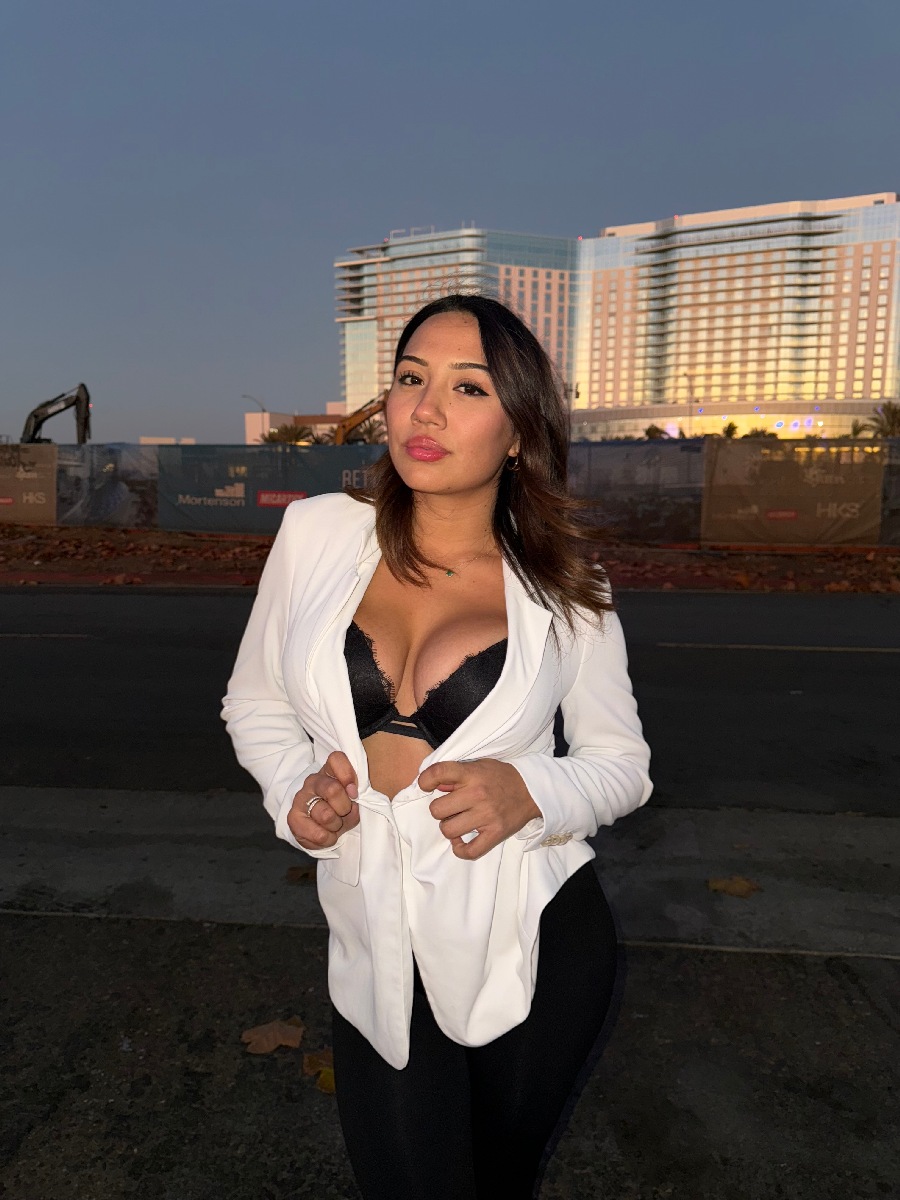 Take a pause and enjoy Ali Cruz — streaming from Hamamatsu