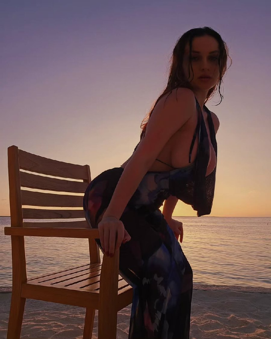 Sexy girl Miranda Faith nude in Hamamatsu