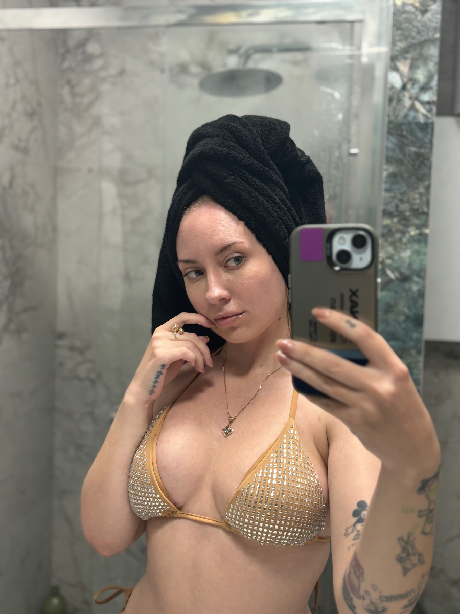 Nude girl KateV in Hamamatsu