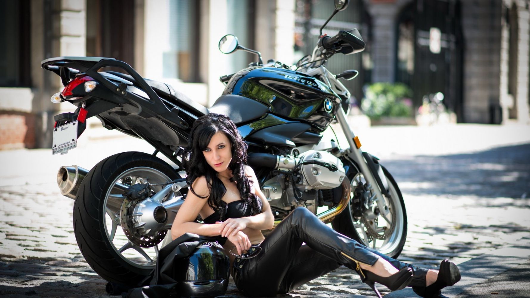 Fresh photos, fresh mood — European women on bikes online in Hamamatsu