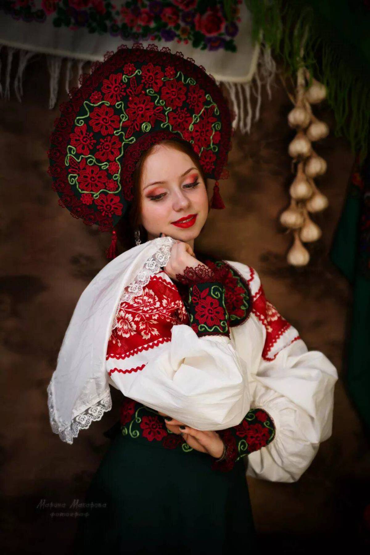 Take a pause and enjoy Women in Slavic costumes — streaming from Hamamatsu