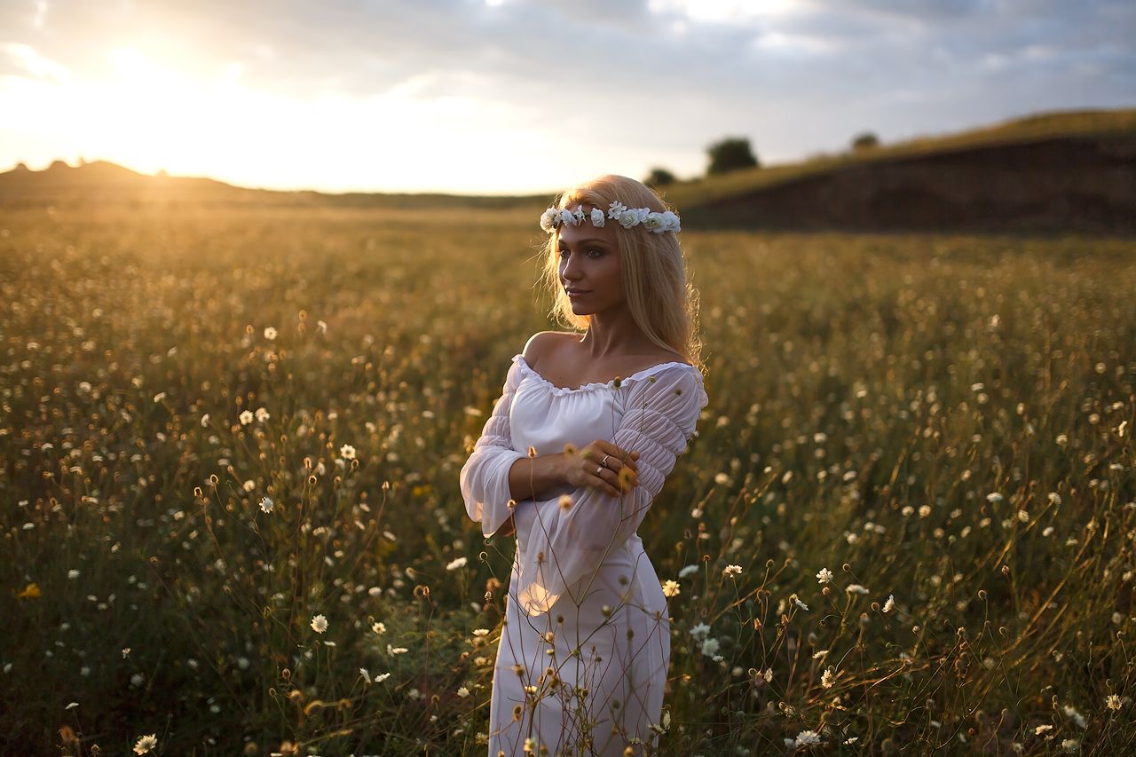 Girls in Slavic costumes in Hamamatsu